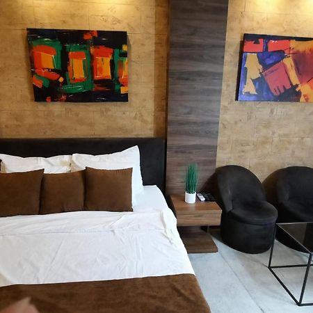 Stan Na Dan Apartman D Lux Jacuzzi Крагуевац Экстерьер фото